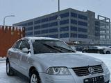 Volkswagen Passat 2003 года за 2 050 000 тг. в Астана – фото 2