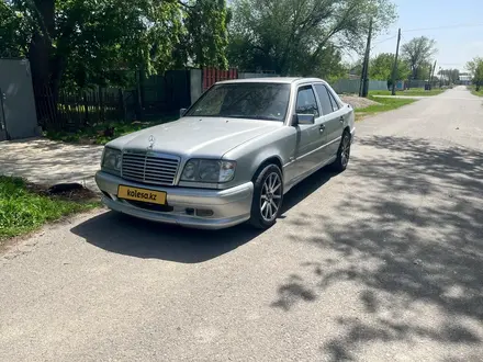 Mercedes-Benz E 320 1995 года за 3 500 000 тг. в Тараз