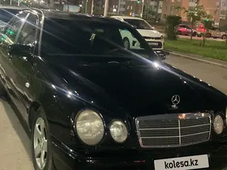 Mercedes-Benz E 230