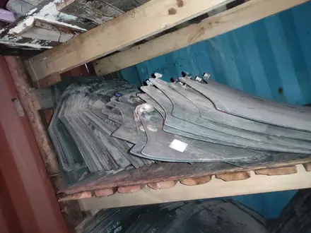 Стекло дверное rx300 перед за 10 000 тг. в Алматы