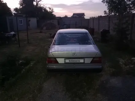 Mercedes-Benz E 230 1991 года за 1 100 000 тг. в Шымкент – фото 2