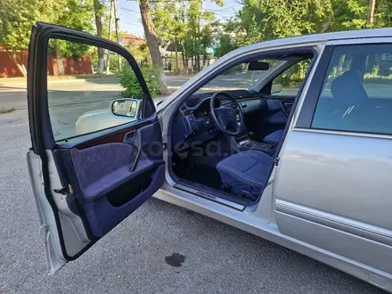 Mercedes-Benz E 280 2000 года за 4 200 000 тг. в Шымкент – фото 9