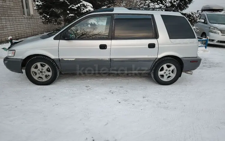 Mitsubishi Chariot 1996 года за 2 100 000 тг. в Семей