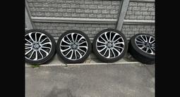 Диски в сборе с шинами на Рендж ровер за 500 000 тг. в Алматы – фото 2