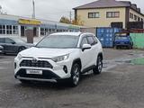 Toyota RAV4 2021 годаүшін13 400 000 тг. в Петропавловск – фото 2