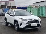 Toyota RAV4 2021 годаүшін13 400 000 тг. в Петропавловск – фото 3
