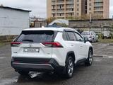 Toyota RAV4 2021 годаүшін13 400 000 тг. в Петропавловск – фото 4