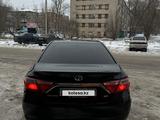 Toyota Camry 2016 года за 9 200 000 тг. в Уральск – фото 2