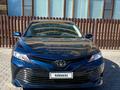 Toyota Camry 2018 года за 8 000 000 тг. в Уральск – фото 2