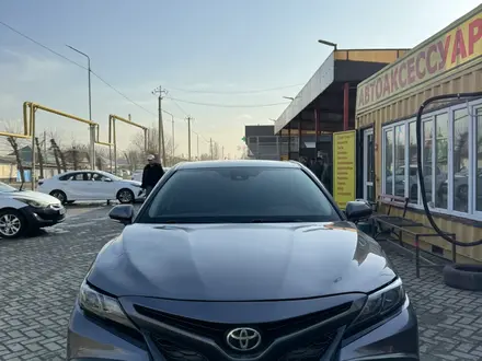 Toyota Camry 2021 года за 13 500 000 тг. в Алматы