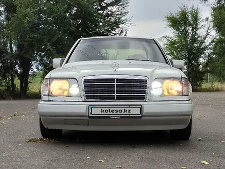 Mercedes-Benz E 320 1994 года за 2 450 000 тг. в Алматы – фото 9