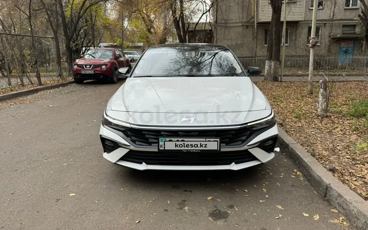 Hyundai Elantra 2023 годаfor8 650 000 тг. в Алматы