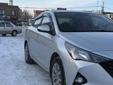 Hyundai Accent 2021 года за 7 450 000 тг. в Караганда – фото 2