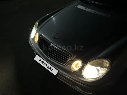 Mercedes-Benz E 320 2002 года за 5 300 000 тг. в Актау – фото 2