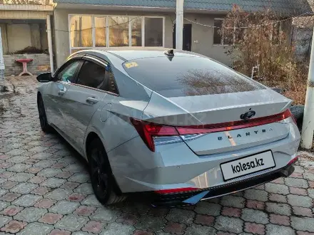 Hyundai Elantra 2023 года за 8 300 000 тг. в Алматы – фото 2