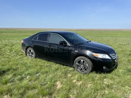 Toyota Camry 2008 года за 6 100 000 тг. в Уральск – фото 2