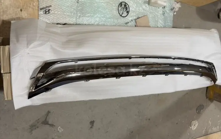 Накладка переднего бампера Genesis GV70 за 50 000 тг. в Алматы