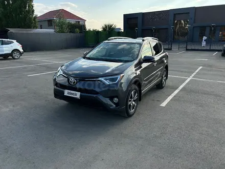 Toyota RAV4 2016 года за 8 000 000 тг. в Актобе