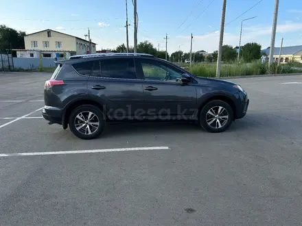 Toyota RAV4 2016 года за 8 000 000 тг. в Актобе – фото 3