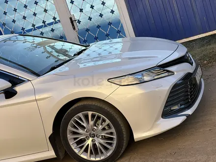 Toyota Camry 2019 года за 13 356 001 тг. в Уральск – фото 25