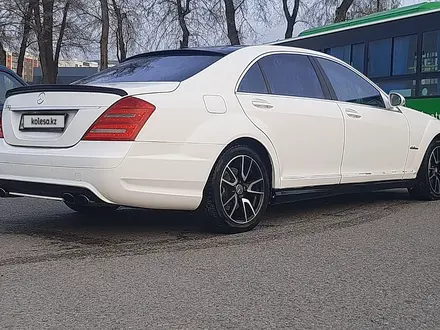 Mercedes-Benz S 600 2006 года за 5 000 000 тг. в Алматы – фото 2