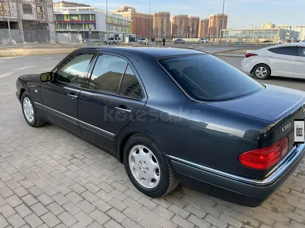 Mercedes-Benz E 320 1998 года за 6 500 000 тг. в Актау – фото 7