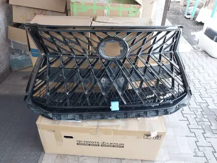 Решетка радиатора за 5 000 тг. в Атырау