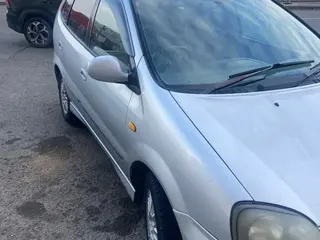 Nissan Tino, 2001