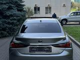 Lexus ES 300h 2022 года за 34 000 000 тг. в Алматы – фото 4