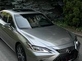 Lexus ES 300h 2022 года за 34 000 000 тг. в Алматы – фото 2