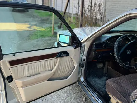 Mercedes-Benz E 200 1992 года за 1 500 000 тг. в Тараз – фото 11