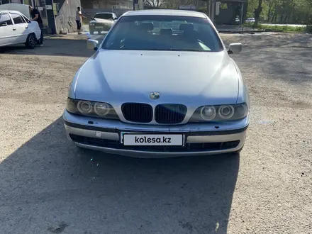 BMW 523 1997 года за 2 100 000 тг. в Алматы – фото 2