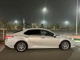 Toyota Camry 2019 года за 16 300 000 тг. в Туркестан – фото 2