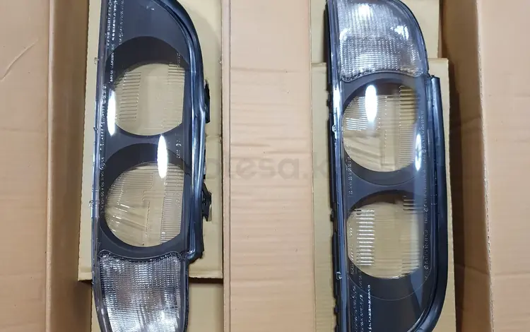 Стекло фары бмв 5 серии е39 дорестайлинг с белым поворотником за 75 000 тг. в Алматы