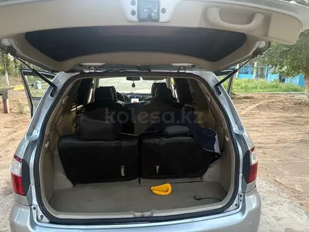 Toyota Ipsum 2004 года за 5 000 000 тг. в Атырау – фото 10