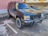 Jeep Grand Cherokee 1993 годаүшін2 000 000 тг. в Жезказган