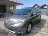 Toyota Sienna 2015 года за 14 200 000 тг. в Алматы – фото 4