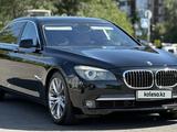 BMW 750 2009 года за 8 000 000 тг. в Караганда – фото 2