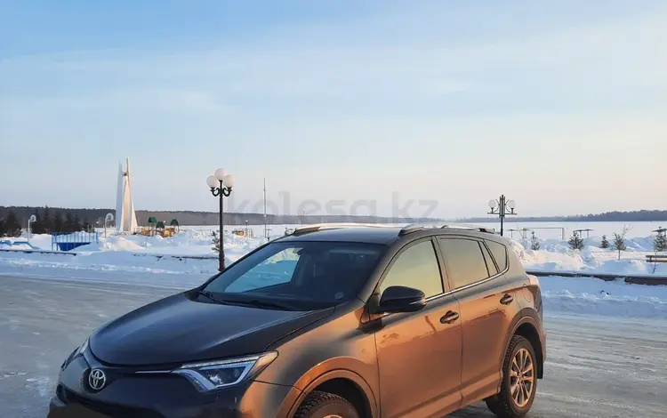 Toyota RAV4 2018 года за 11 200 000 тг. в Петропавловск