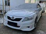 Toyota Camry 2011 года за 6 650 000 тг. в Уральск – фото 2