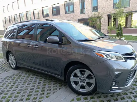 Toyota Sienna 2015 года за 12 250 000 тг. в Алматы – фото 4