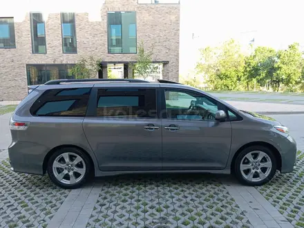 Toyota Sienna 2015 года за 12 250 000 тг. в Алматы – фото 5