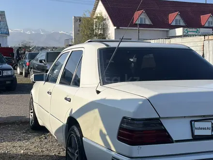 Mercedes-Benz E 220 1992 года за 1 800 000 тг. в Алматы – фото 3