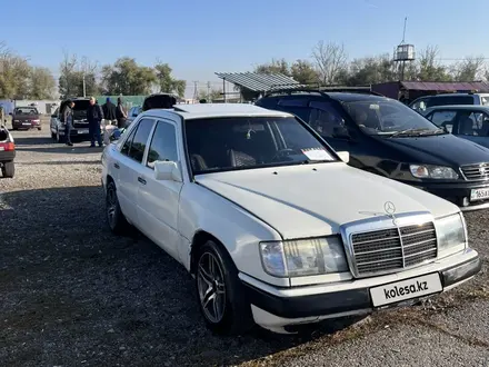 Mercedes-Benz E 220 1992 года за 1 800 000 тг. в Алматы – фото 2