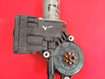 Электромотор стеклоподъемника R заднего двери б/у Power Window Motor за 25 000 тг. в Шымкент – фото 2