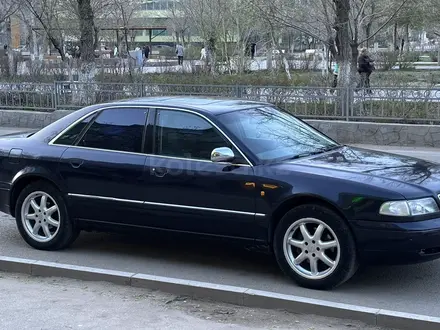 Audi A8 1998 года за 3 950 000 тг. в Жезказган