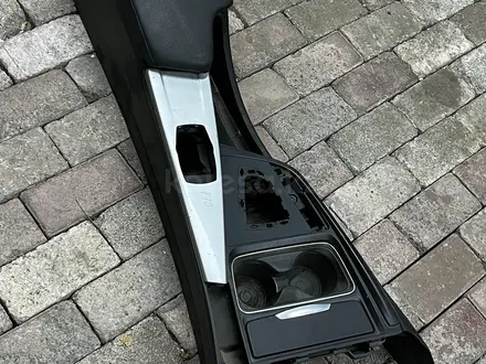 Центральная консоль подлокотник f30 за 35 000 тг. в Караганда – фото 2