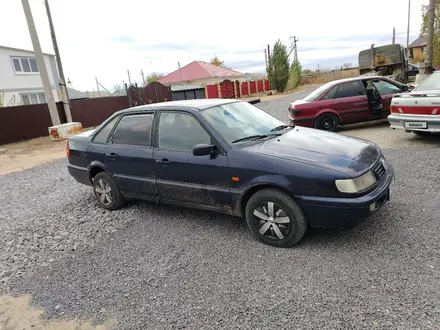 Volkswagen Passat 1995 года за 650 000 тг. в Актобе – фото 2