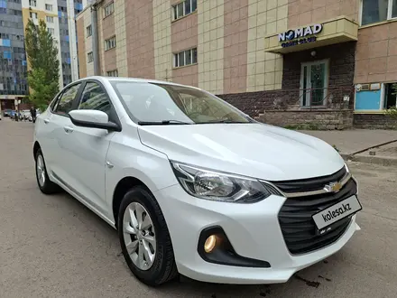 Chevrolet Onix 2023 года за 5 280 000 тг. в Астана – фото 4