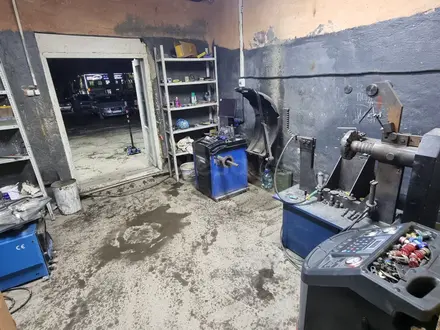 Шиномонтаж замена колодок прокатка титановых дисков Аргоноя сварка в Алматы – фото 6